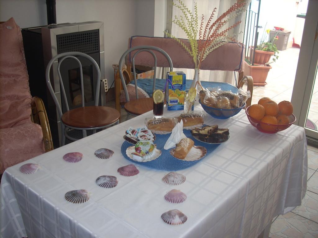 Beb I Delfini Di Casa Paola Bed & Breakfast Маскали Екстериор снимка