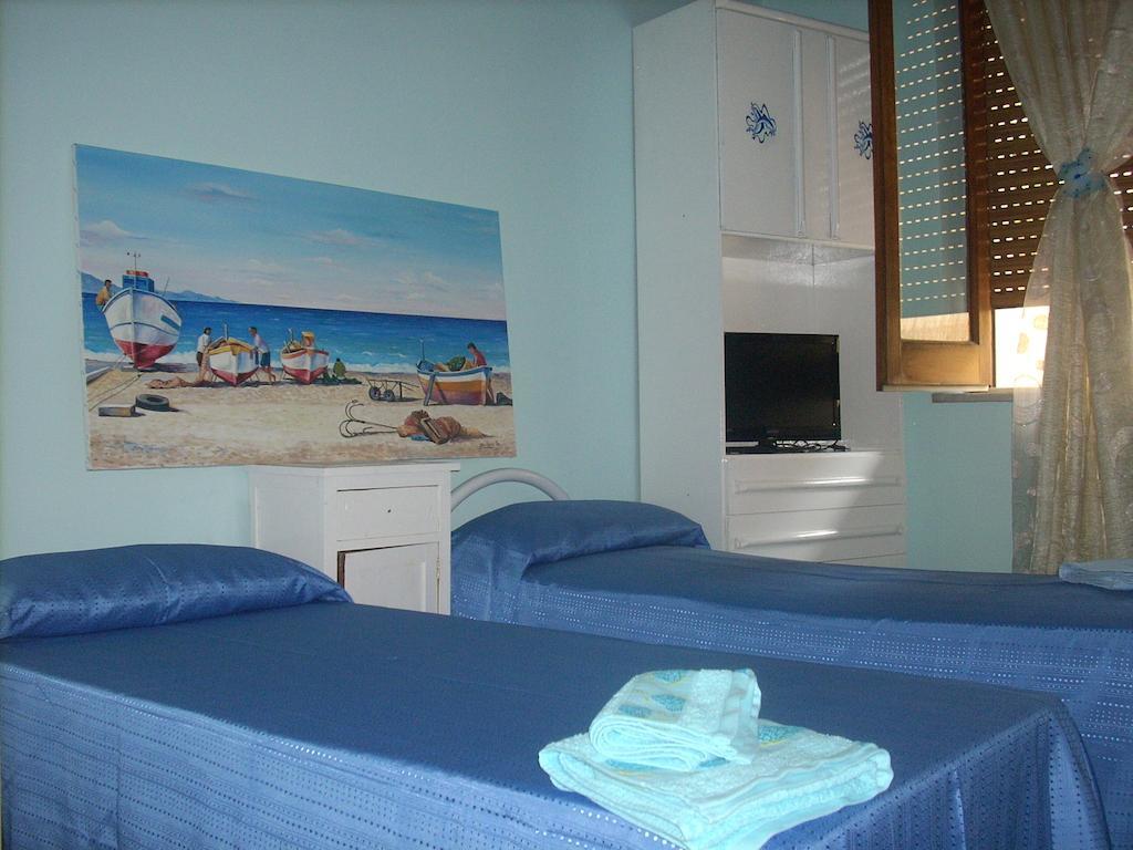 Beb I Delfini Di Casa Paola Bed & Breakfast Маскали Стая снимка